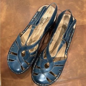 **NEW** Clarks sandals Blue size 7.5
